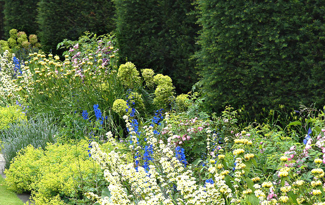 St John's Lodge Garden image 8