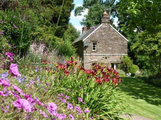 Marches Cottage Garden image 3